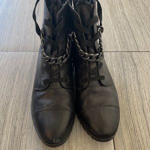 Black boot with chain